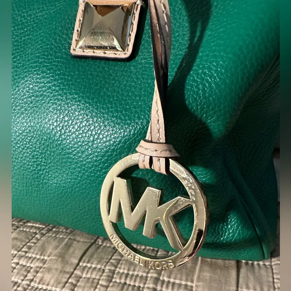 Michael Kors Grayson MD Satchel in the color Gooseberry. - Picture 3 of 14